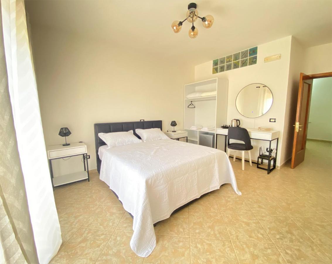 The White Corner Apartment Durrës Exterior foto